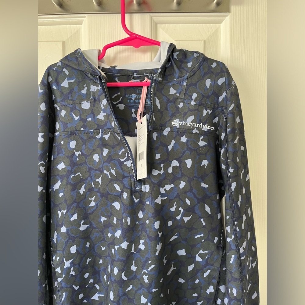 NWT, Camo 1/4 zip Vineyard Vine shep shirt with hood - Picture 4 of 10